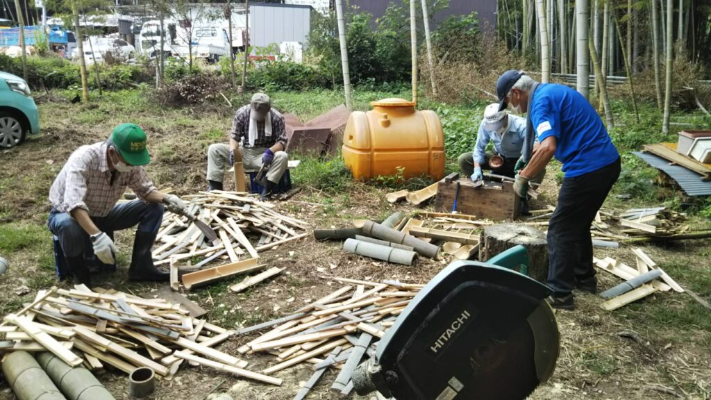 長岡京市環境の都づくり会議　竹林再生プロジェクトの活動風景